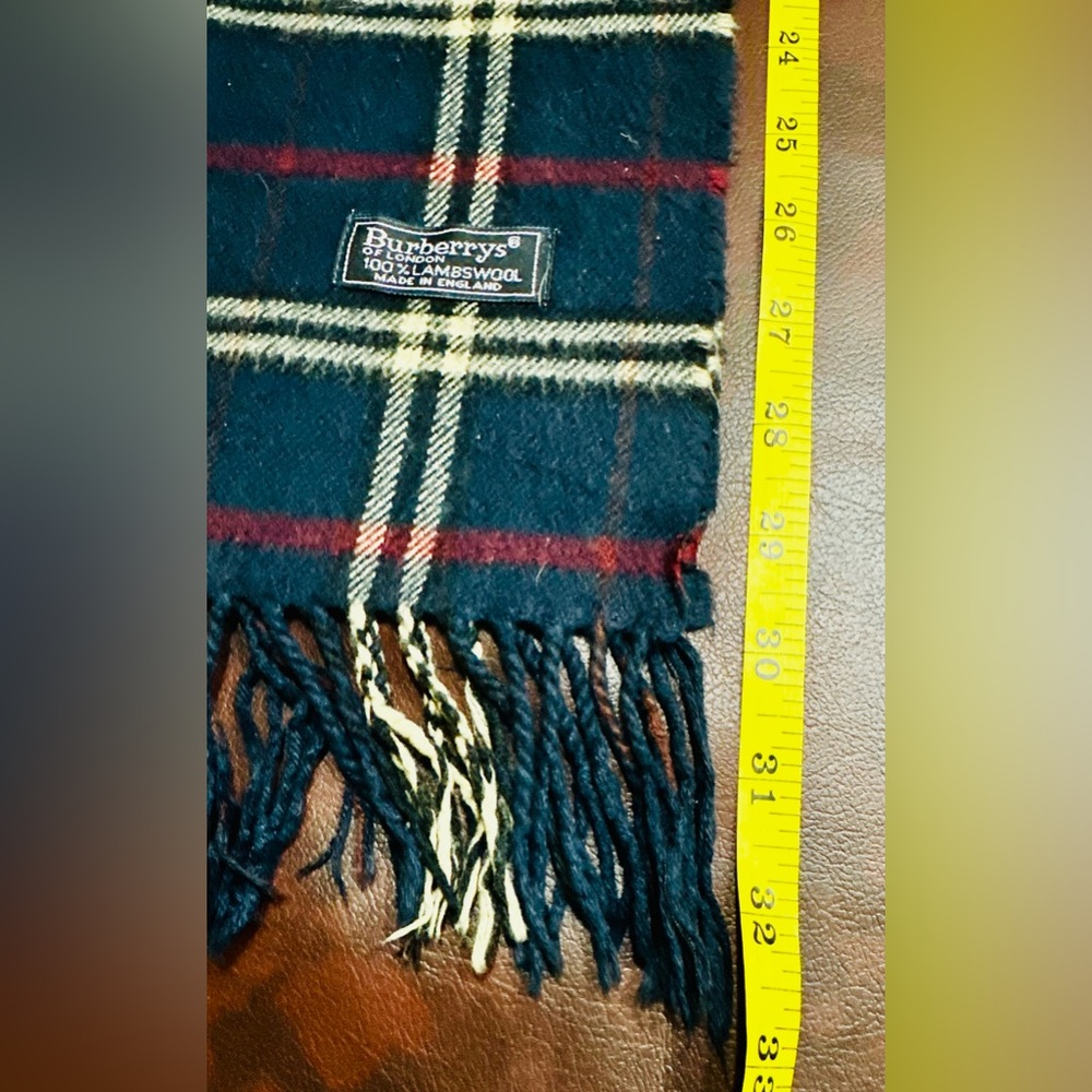 Burberry Vintage Navy, Cream & Red color Nova Check Wool Scarf. Unisex - Picture 5 of 9